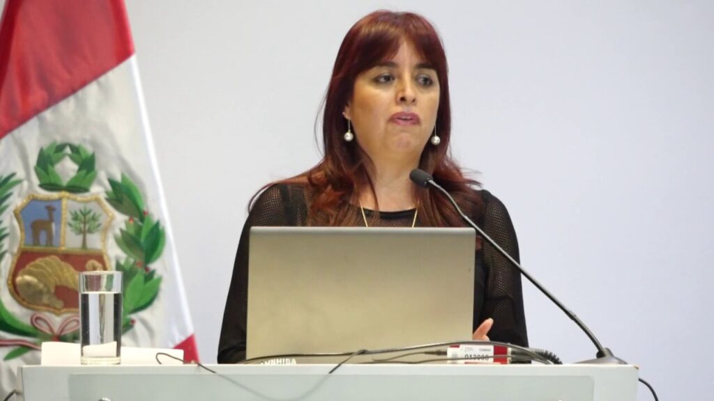 Documentación requerida para cumplir con requisitos sanitarios para fábricas y comercios en Perú