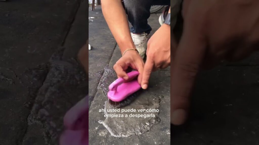 Cómo prevenir cómo quitar manchas difíciles de pisos industriales en entornos laborales