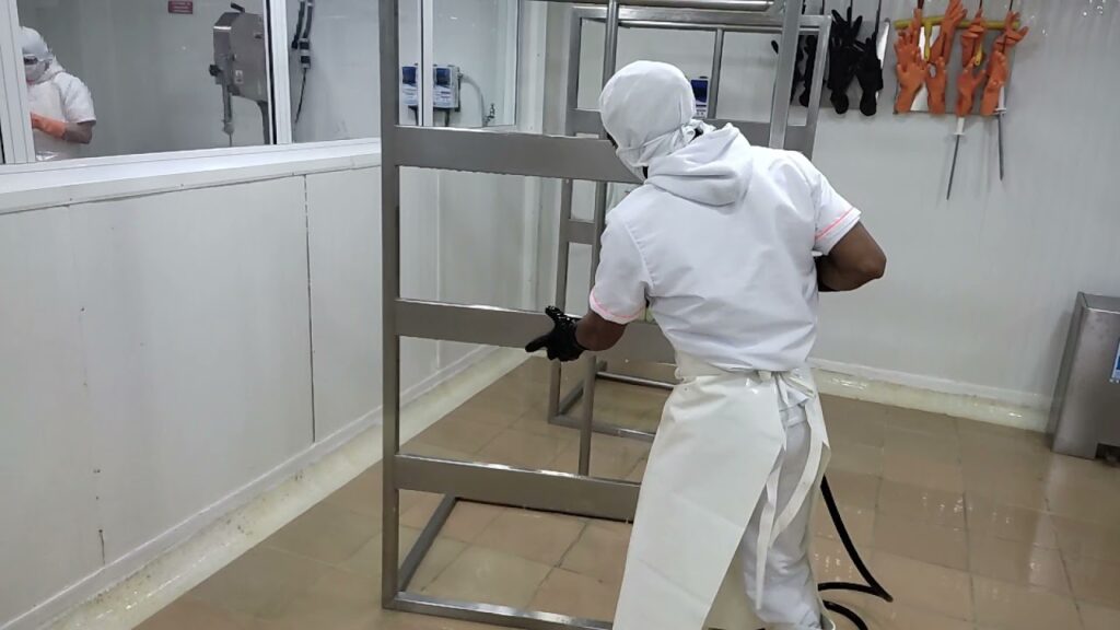 Comparativa entre normativas peruanas de limpieza industrial