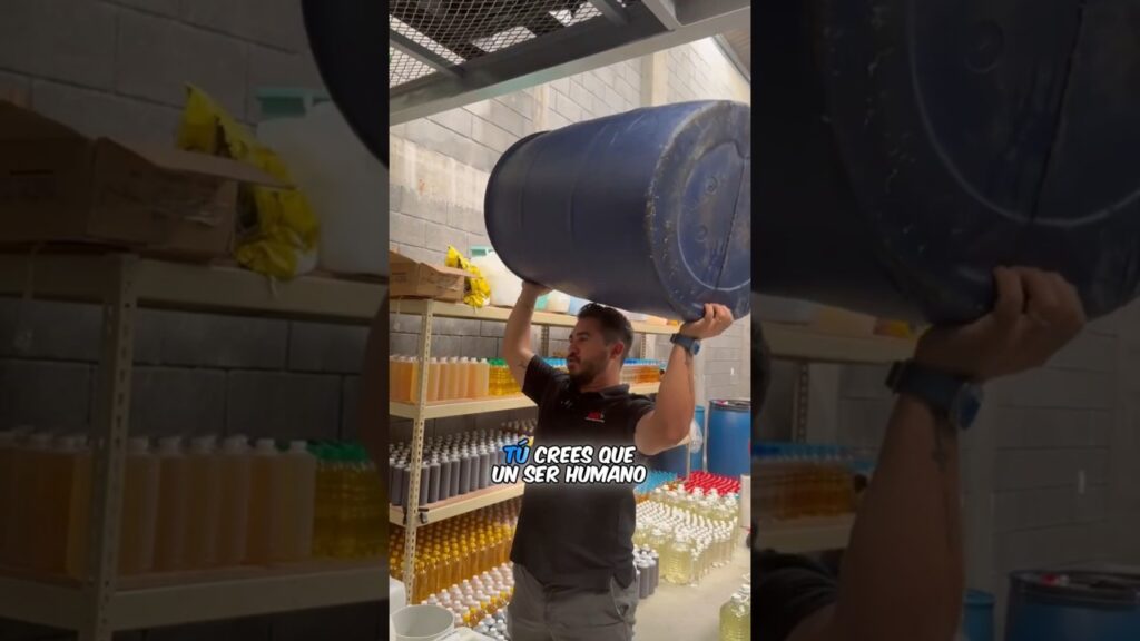 Importancia de productos químicos usados en limpieza profesional