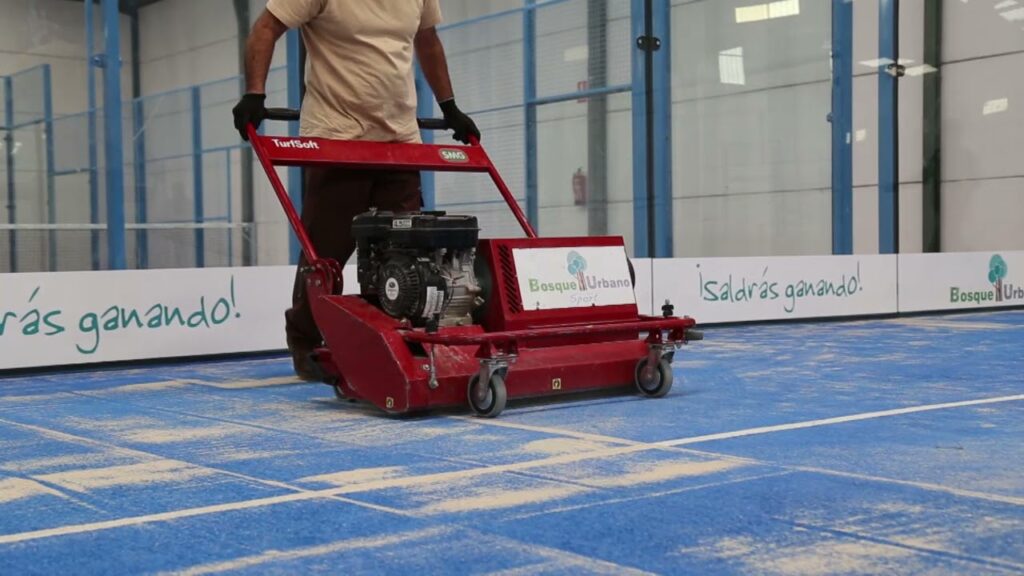 ¿Qué productos y equipos se usan en la limpieza en instalaciones deportivas?